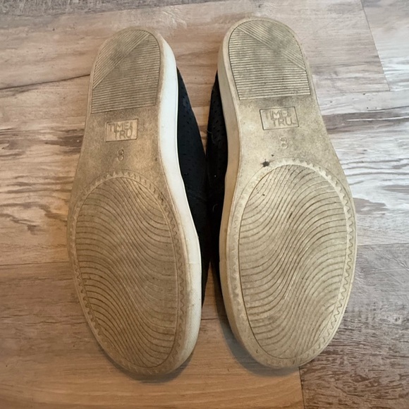 Time And Tru Shoes Womens 8 Memory Foam Casual Perf Slip On Flats Sneakers Black - Picture 6 of 6